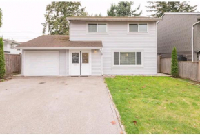 CHEERFuL 2 LEVEL HOUSE 4 BED 3 BATH PARKiNG